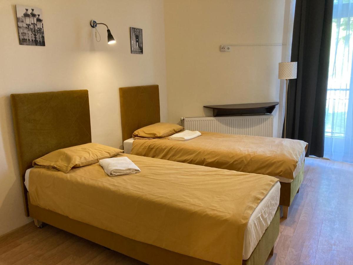 Hello Aparthotels Krasków Eksteriør bilde
